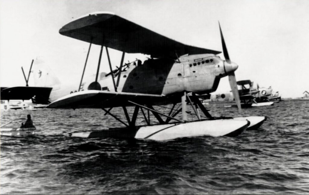 hidroavión biplano Heinkel He 60 quedó amarrado a una boya durante la noche del 27 al 28 de agosto.